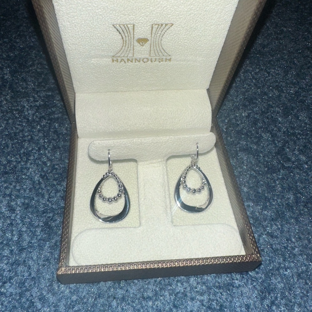 NEW-Teardrop hanging earrings in white gold with double loop beaded details